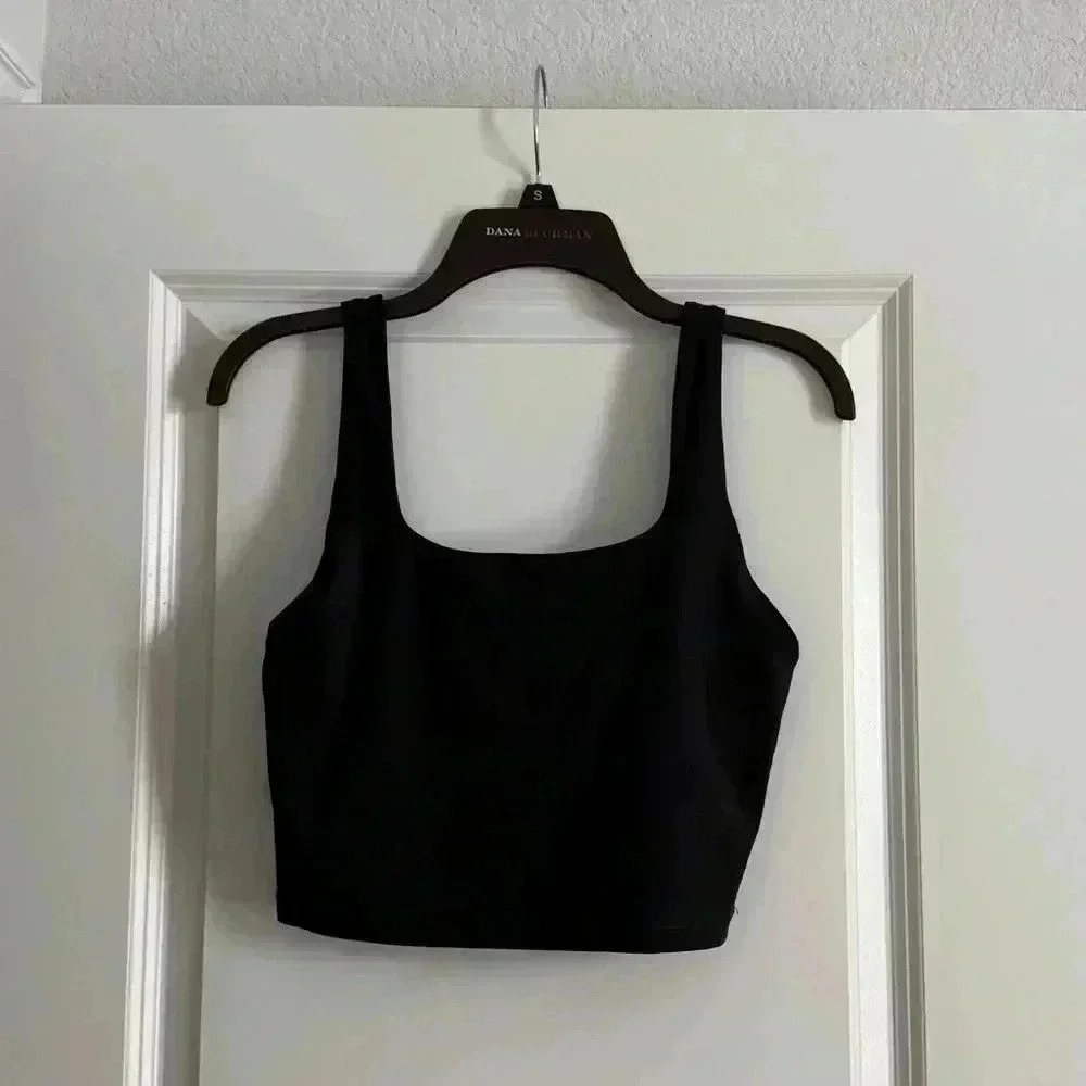 SEAMLESSS WORKOUT TANK SIZE SMALL